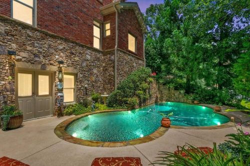 7720 Marsh Ct, Atlanta, GA 30328-1800