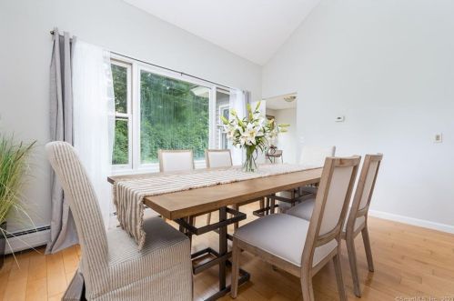 15 Indian Hl Rd, Farmington CT 06032-2816 exterior