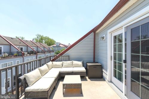 206 Admirals Way, Philadelphia PA 19146-5213 exterior