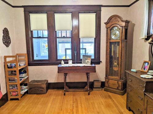 4431 Jay St, Duluth MN 55804-1549 exterior