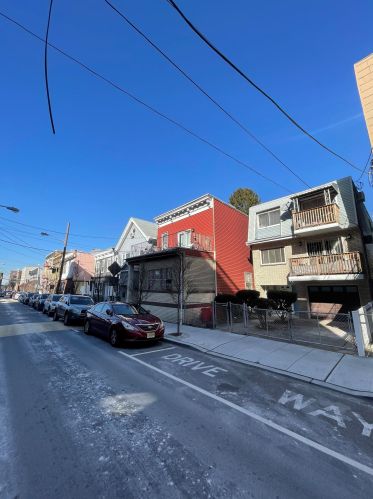 406 40th St, Union City, NJ 07087-4914