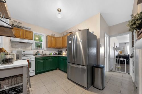 1052 Kedvale Ave, Chicago IL  60651-3618 exterior