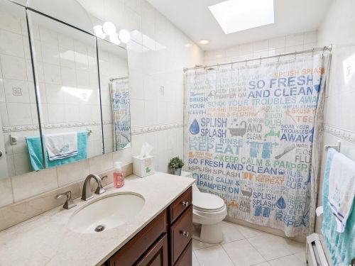 12 Kenswick Ln, Huntington Station NY 11746-2805 exterior