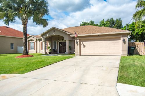 2081 Burlington St, Fort Pierce FL  34984-4350 exterior