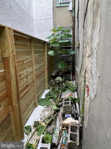 1404 16 St, Philadelphia PA 19132-2309 exterior