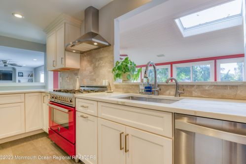 17 Carriage Dr, Middletown NJ 07748-3504 exterior