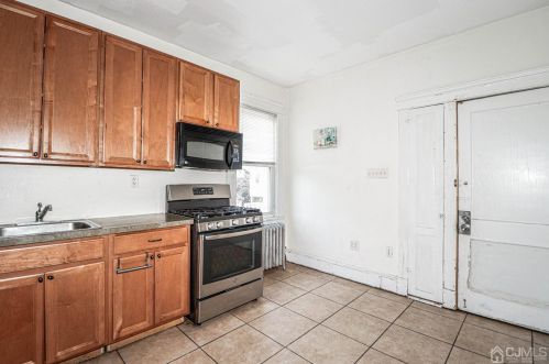 239 Hamilton St, New Brunswick NJ 08901-2205 exterior