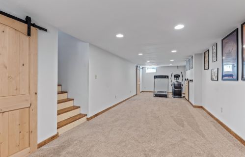 261 Gresham Ave, Saint Paul MN 55128-3916 exterior