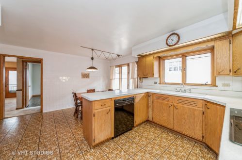 7542 Ainslie St, Chicago IL 60630-2302 exterior