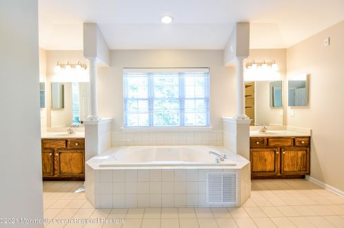 5 Markus Ct, Jackson Twp NJ  08527-2886 exterior