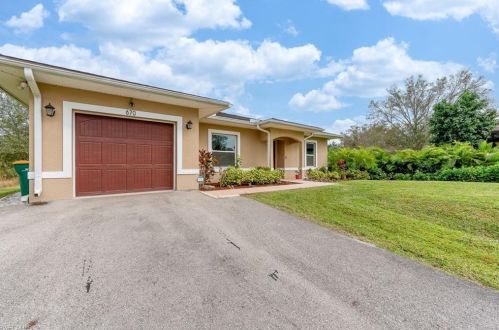 670 20th St, Naples, FL 34117-9459