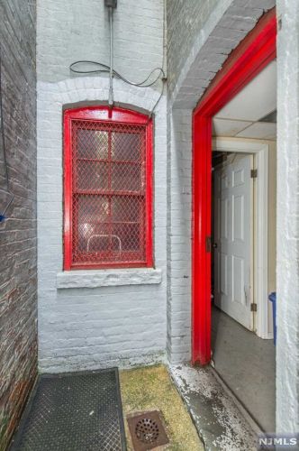 71 St, Union City NJ 07086-7101 exterior