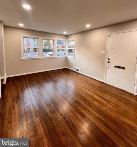 6949 Westhampton Dr, Alexandria VA 22307-1527 exterior