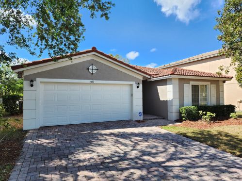 1910 Newport Isles Blvd, Fort Pierce FL  34953-4585 exterior