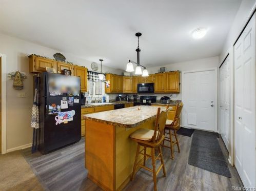 801 Lamoreaux Dr, Lake Nepessing, MI 48446-1746