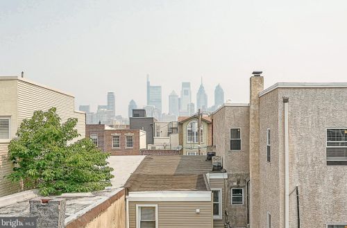 1717 Manton St, Philadelphia PA  19146-3017 exterior