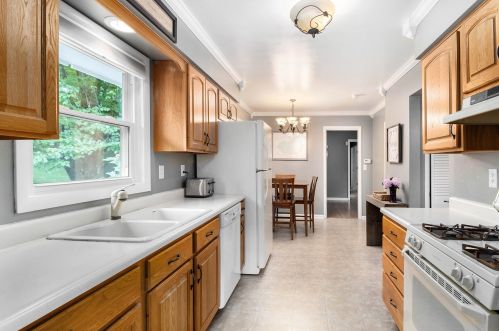 5148 Bronson Blvd, Kalamazoo MI 49024-5744 exterior