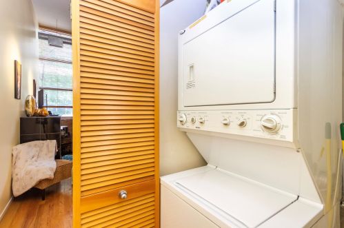 417 Jefferson St, Chicago IL  60654-0039 exterior