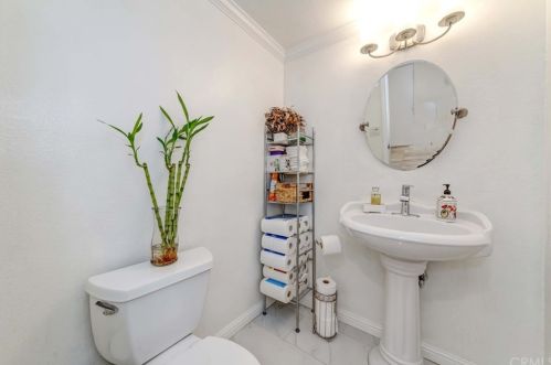 8636 Ramona St, Bellflower CA 90706-6320 exterior