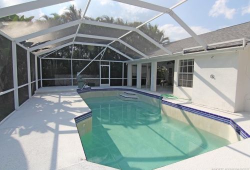 182 Carter Ave, Fort Pierce FL 34983-2901 exterior