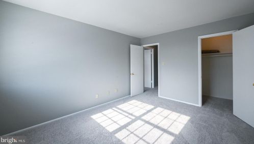 27 Providence Frg Rd, Limerick PA 19468-2905 exterior