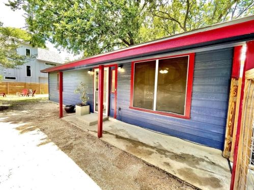 2902 3rd St, Austin TX  78702-4848 exterior