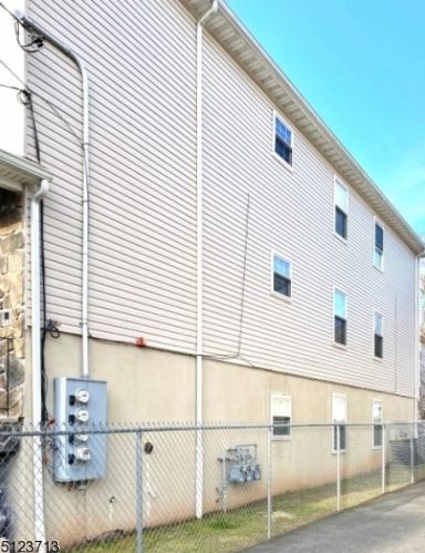 135 9th St, Newark NJ  07107-1424 exterior