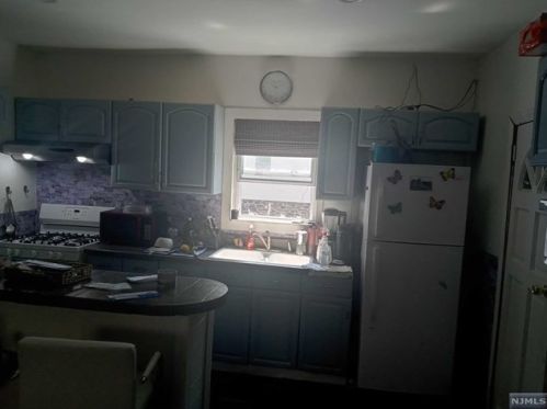 423 Sherman Pl, Fairview NJ 07022-1818 exterior