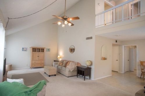 7275 Creekside Dr, Austin TX  78752-2122 exterior