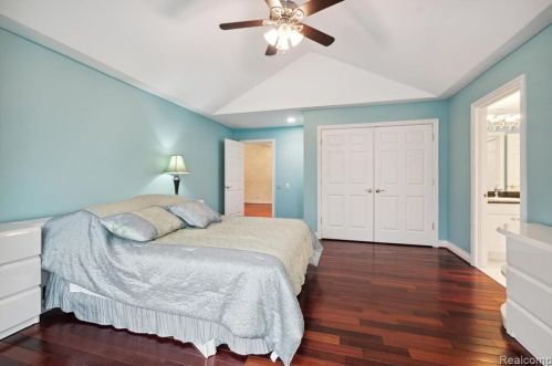 2511 Golf Crst Dr, Rochester MI 48309-4063 exterior