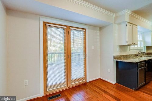 6026 Lands End Ln, Alexandria VA 22315-2669 exterior