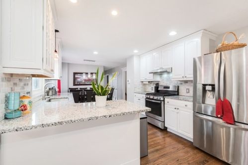 31 Ravenwood St, Springfield MA 01119-2202 exterior