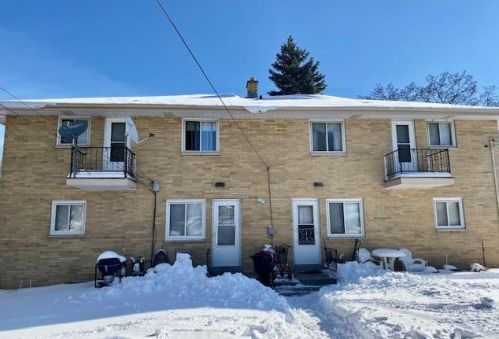 3573 76th St, Milwaukee, WI 53220-1162