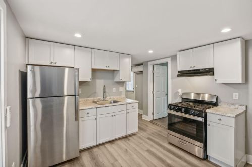 186 Grant St, Portland, ME 04101-5220