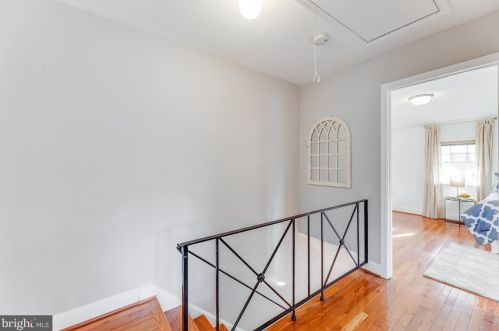 2406 Dearing St, Alexandria VA 22302-1806 exterior