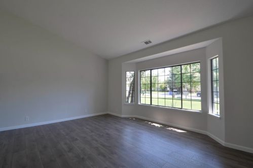 2103 Bristol Park Cir, Turlock CA  95382-2965 exterior