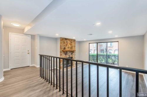 5 London Ct, Teaneck NJ 07666-6488 exterior