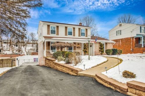 654 Presque Isle Dr, Pittsburgh, PA 15239-2652