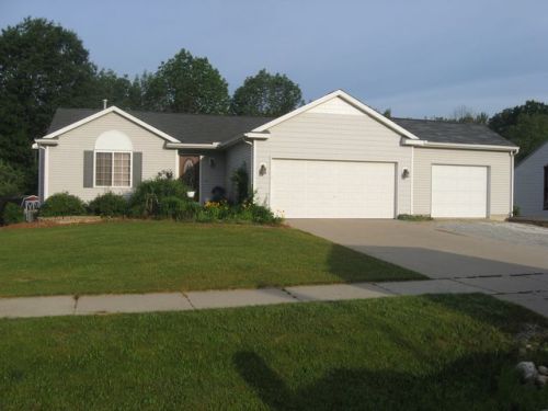 918 Bush Creek Ln, Sylvan Beach, MI 49461-1268