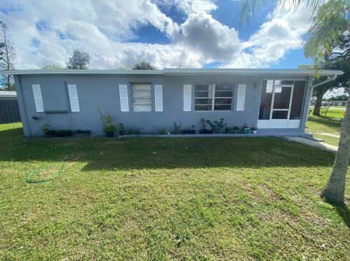190 Bonita Ct, Fort Pierce FL  34983-8420 exterior