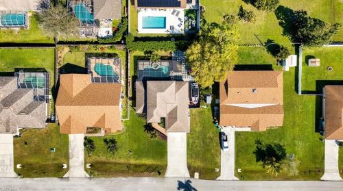 53 Johnnycake Dr, Naples FL 34110-1345 exterior