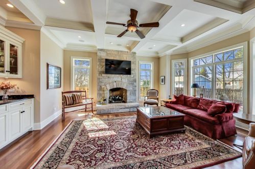 642 Euclid Ave, Elmhurst IL 60126-4338 exterior