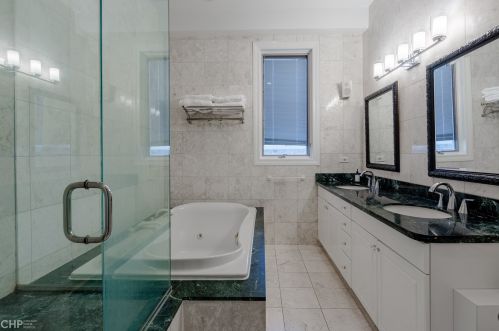 1512 Oakdale Ave, Chicago IL 60657-4011 exterior