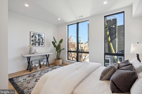 743 Cleveland St, Philadelphia PA  19146-1811 exterior