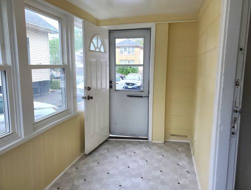 27 Maple Ave, Waukegan IL 60085-5330 exterior