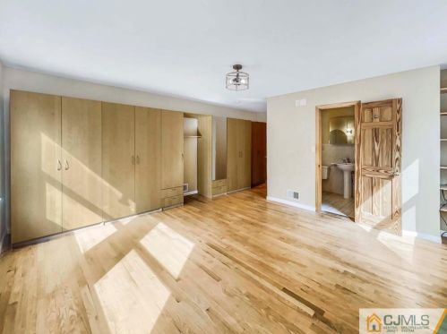 37 Carpenter Pl, Metuchen NJ 08840-2521 exterior