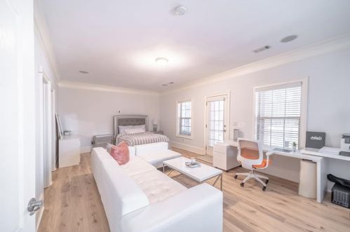 2810 Darby St, Atlanta GA  30319-3655 exterior