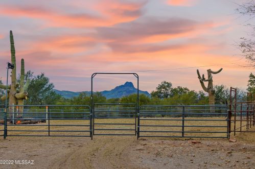 7117 Camino De Los Caballos, Tucson AZ 85743-9689 exterior