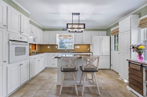 2351 Berkshire Dr, Pittsburgh PA  15241-2445 exterior