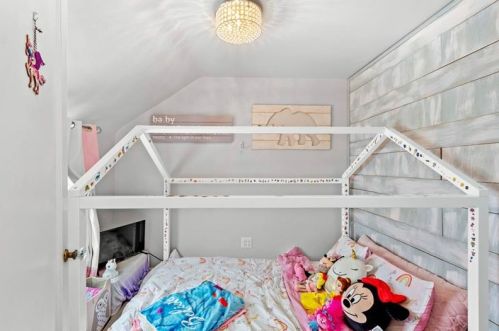 5363 Greenridge Dr, Pittsburgh PA 15236-1723 exterior